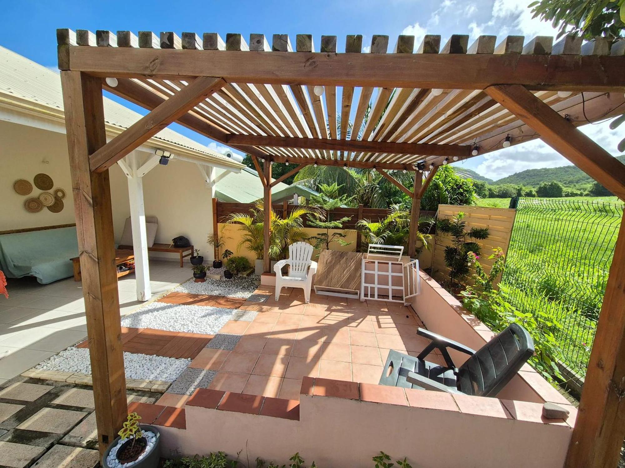 Maison Charmante A Sainte-Anne Avec Jardin Et Pergola En Bois. Exterior foto