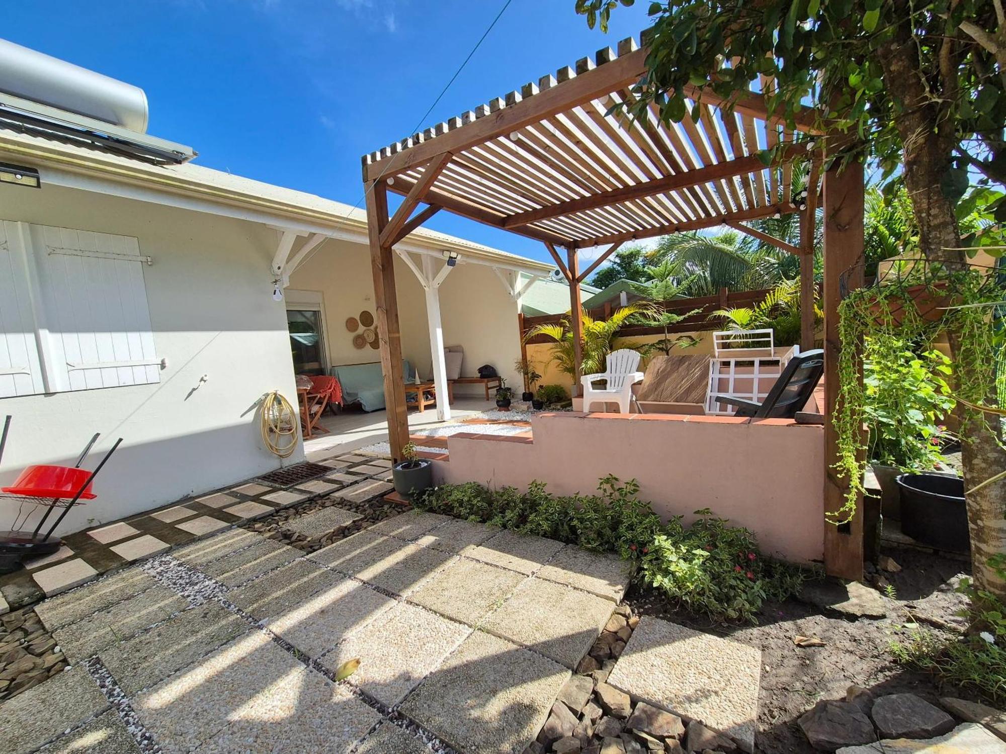Maison Charmante A Sainte-Anne Avec Jardin Et Pergola En Bois. Exterior foto